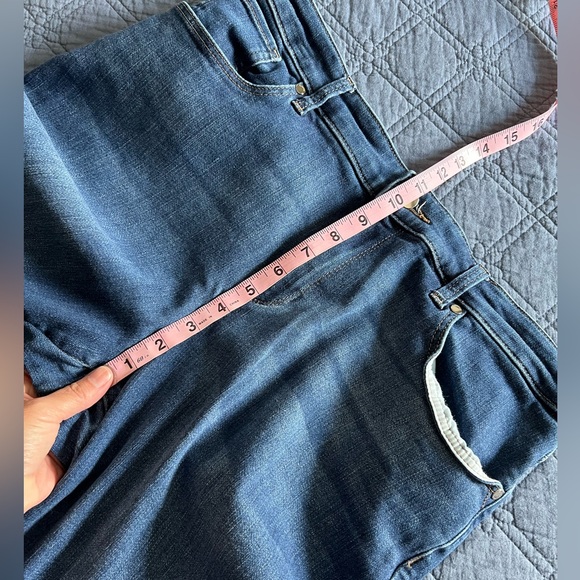 Chicos Perfect Stretch Girlfriend Slim Leg Ankle jeans. Size 12. - Picture 6 of 8